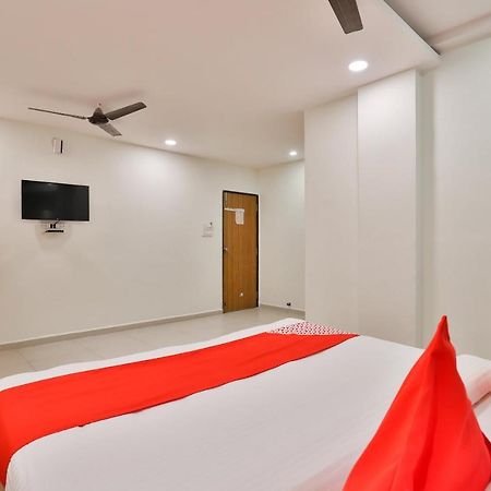 Oyo 16675 Hotel Shri Krishna Inn Szúrat Kültér fotó