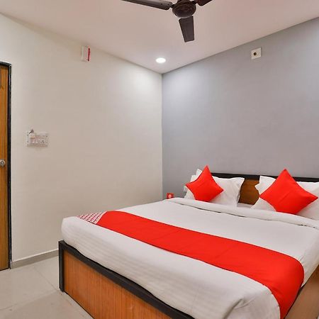 Oyo 16675 Hotel Shri Krishna Inn Szúrat Kültér fotó