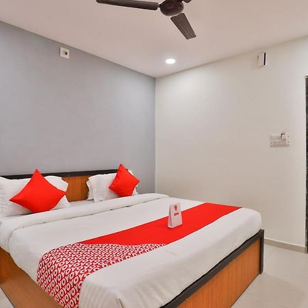 Oyo 16675 Hotel Shri Krishna Inn Szúrat Kültér fotó