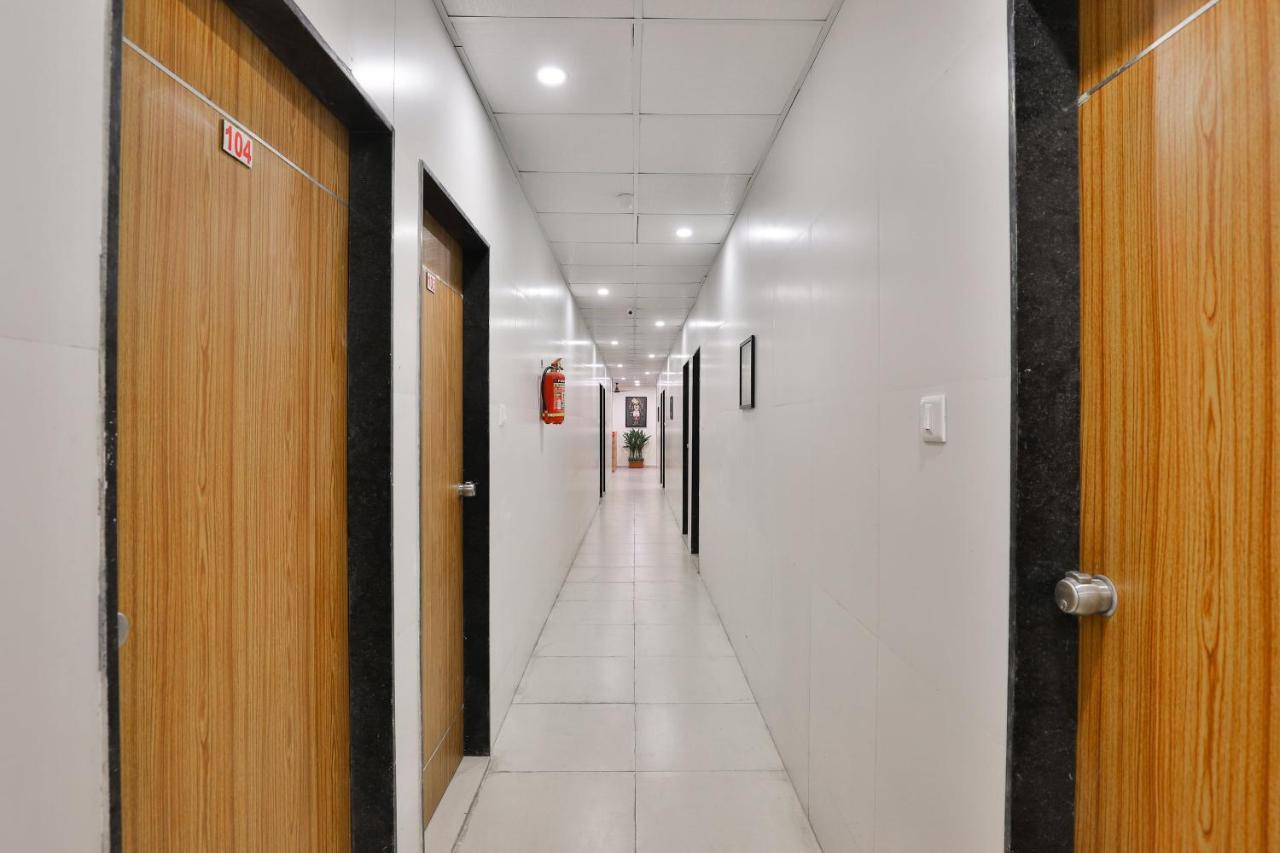 Oyo 16675 Hotel Shri Krishna Inn Szúrat Kültér fotó