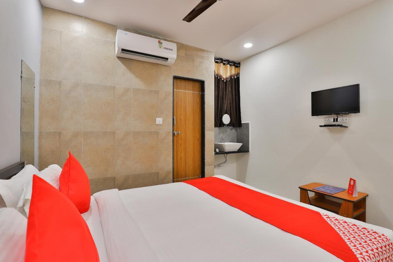 Oyo 16675 Hotel Shri Krishna Inn Szúrat Kültér fotó