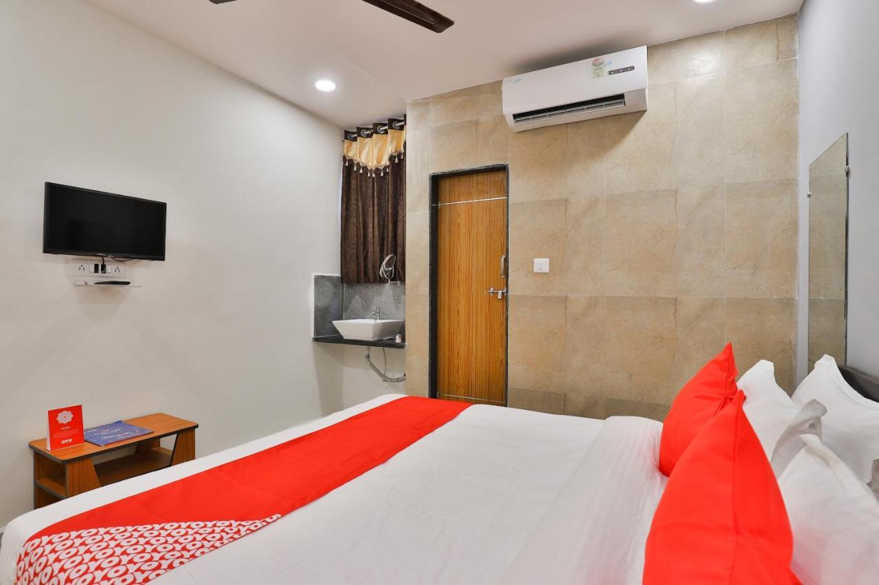 Oyo 16675 Hotel Shri Krishna Inn Szúrat Kültér fotó