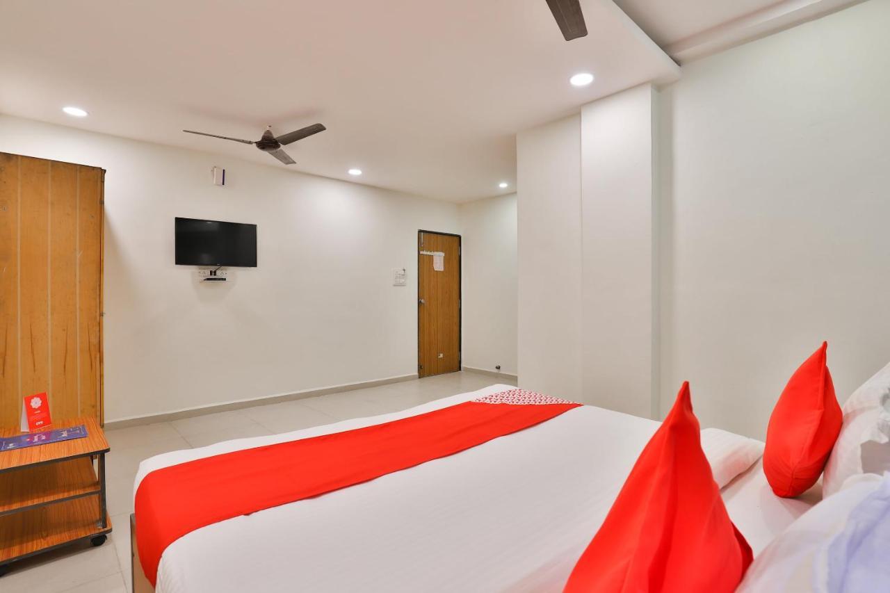 Oyo 16675 Hotel Shri Krishna Inn Szúrat Kültér fotó