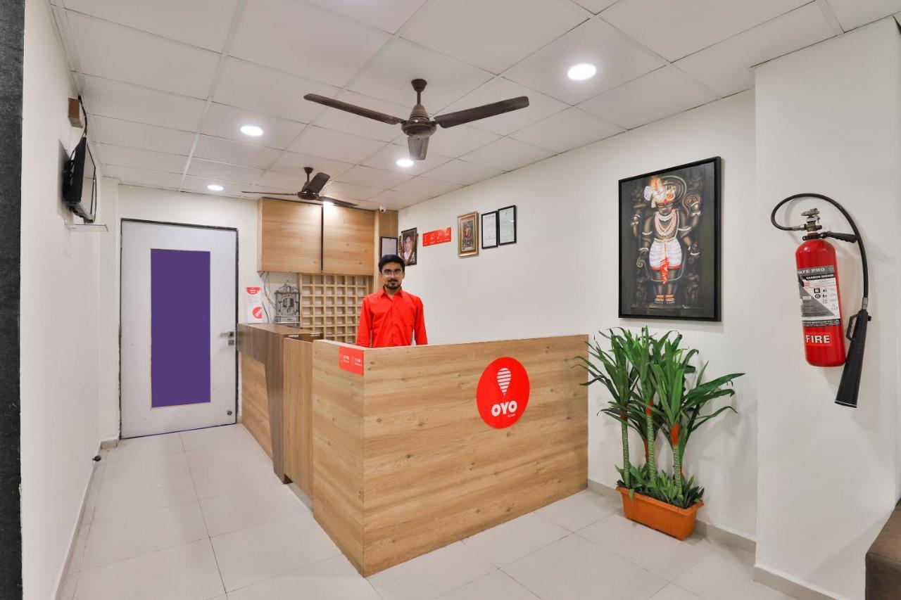 Oyo 16675 Hotel Shri Krishna Inn Szúrat Kültér fotó