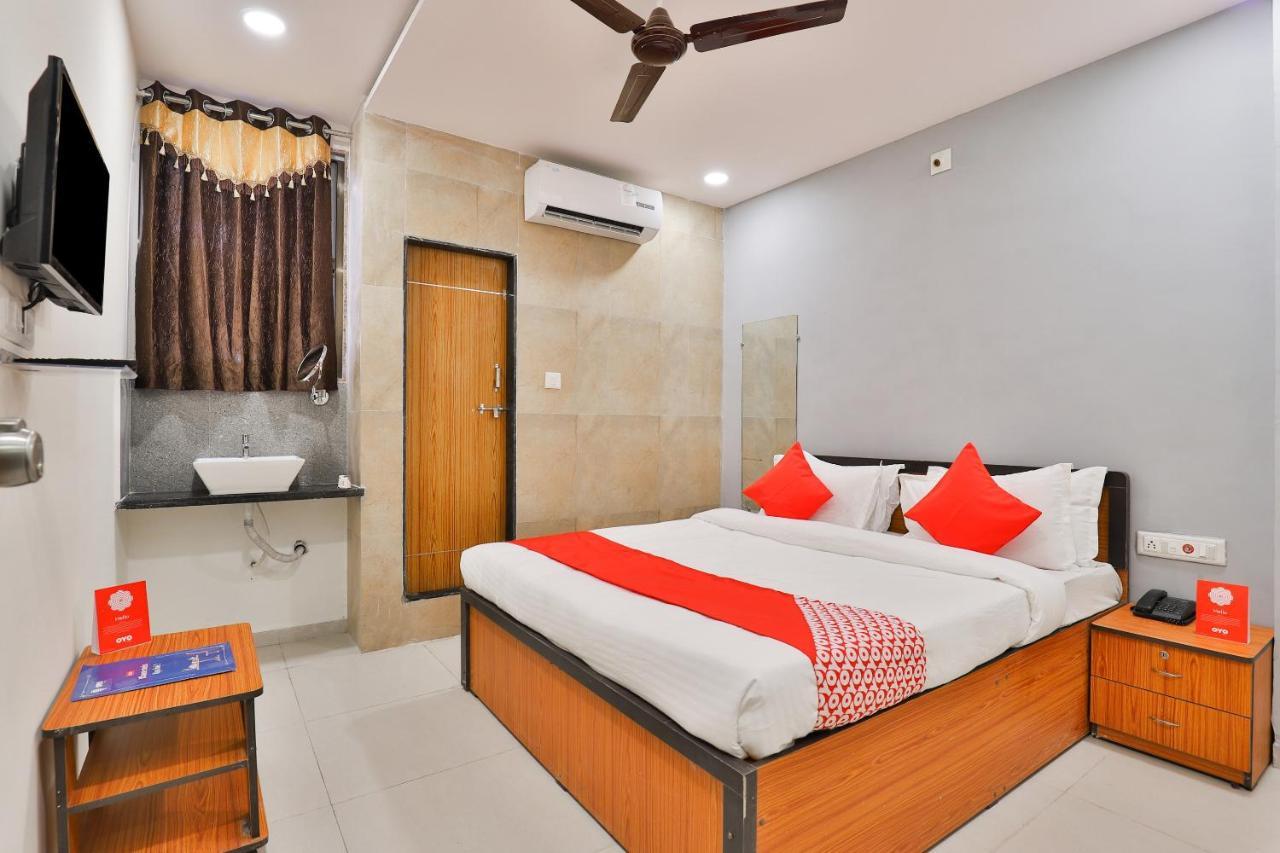 Oyo 16675 Hotel Shri Krishna Inn Szúrat Kültér fotó
