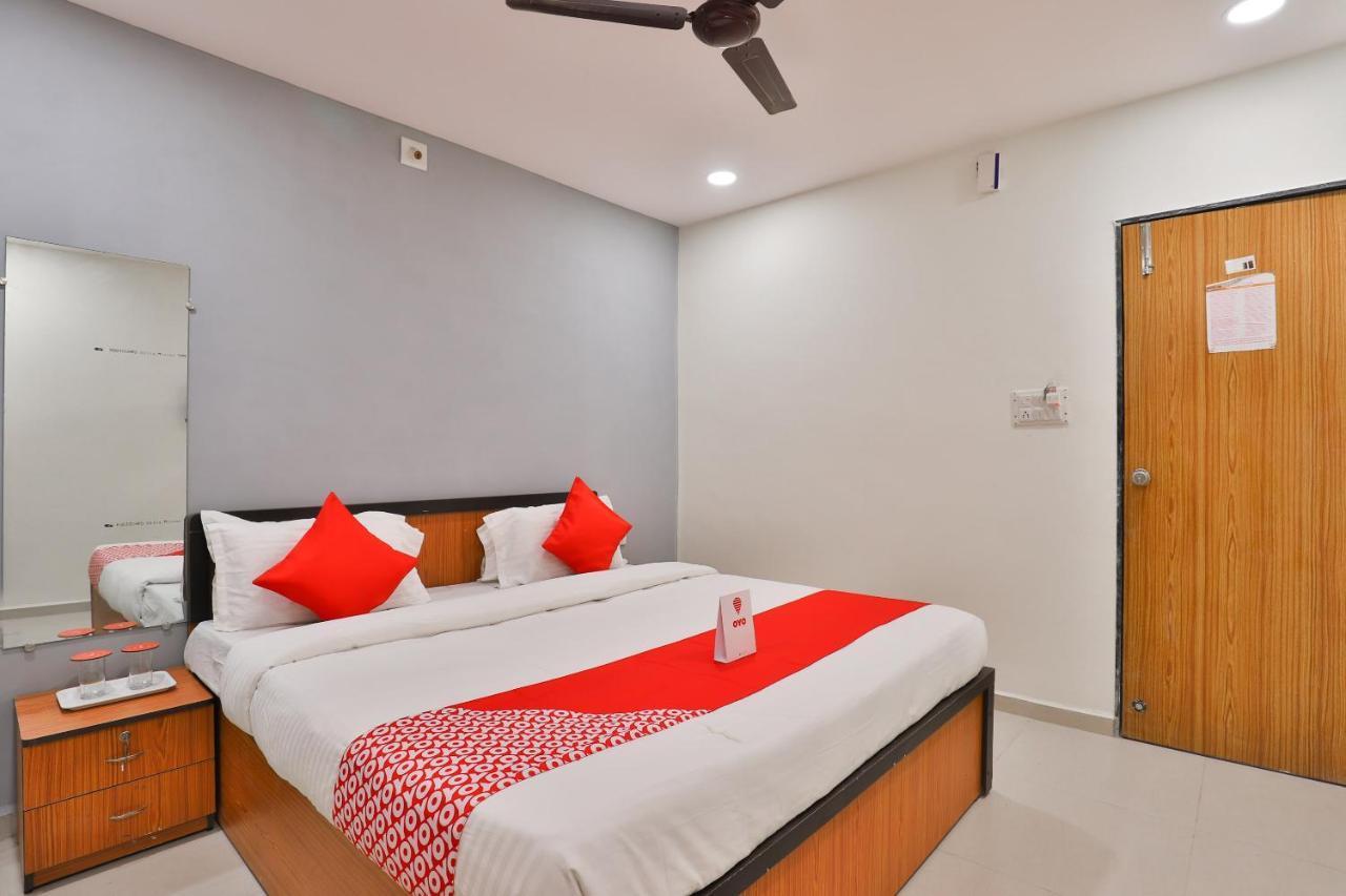 Oyo 16675 Hotel Shri Krishna Inn Szúrat Kültér fotó