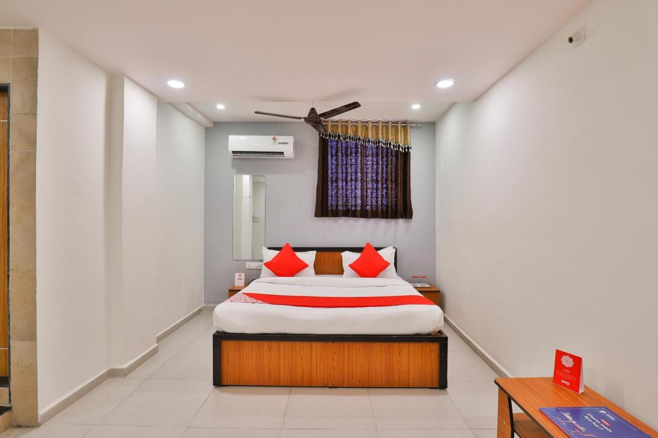 Oyo 16675 Hotel Shri Krishna Inn Szúrat Kültér fotó